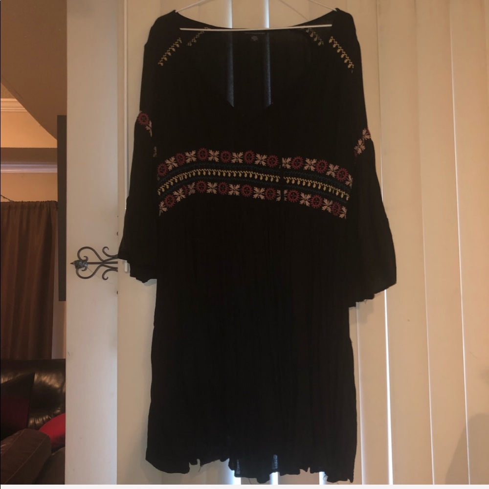Black dress - Picture 3 of 3